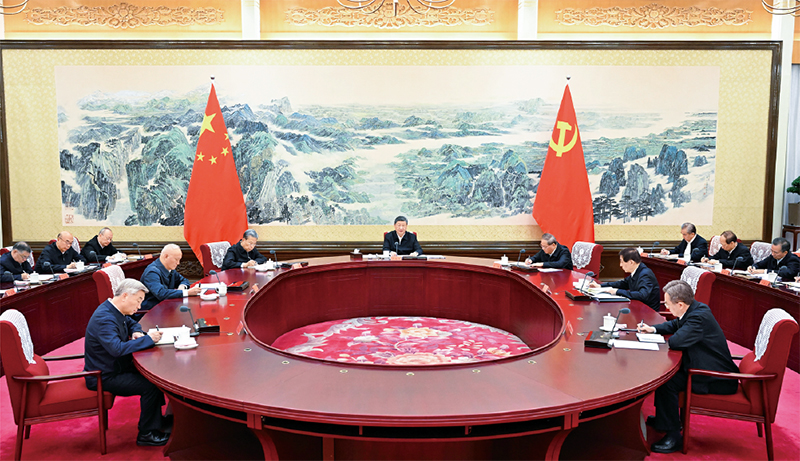 2025年12月25日至26日，中共中央政治局召开民主生涯会，中共中央总书记习近平主持会议并颁发沉要讲话。